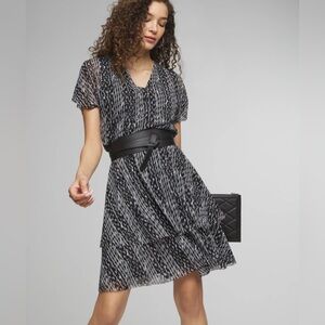 White House black market - short sleeve flutter dress